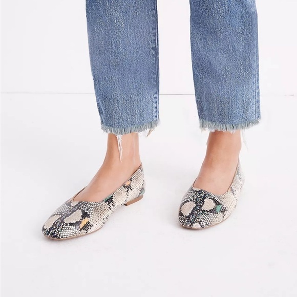 Madewell The Perfect Vintage Jean in Ainsworth Wash - Picture 2 of 15